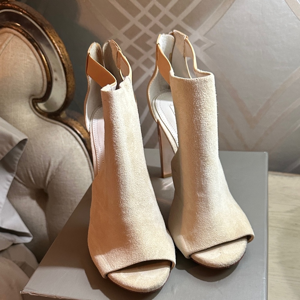 BCBG Beige Open-Toe Heels - Picture 5 of 6